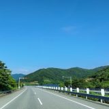 高速道路を歩くのは違法？緊急時の正しい対応方法を解説